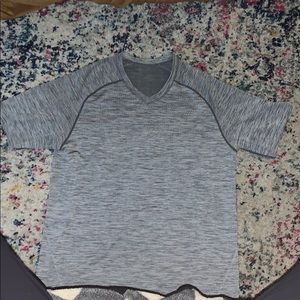 Men’s lulu top